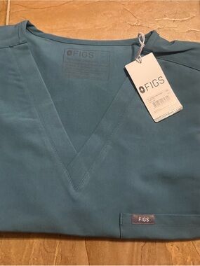 Figs Women's Catarina One-Pocket Scrub Top in Teal